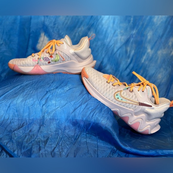 nike giannis immortality force field super smoothie